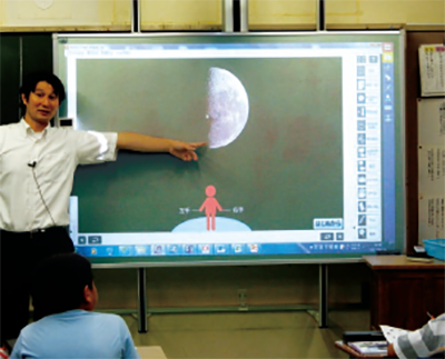 電子黒板を全教室に整備。360度パノラマ写真で実験の結果を共有