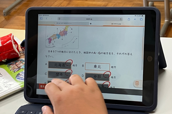 学習前後に同じ問題を配信。答え合わせの後に間違えた問題に再度挑戦できる